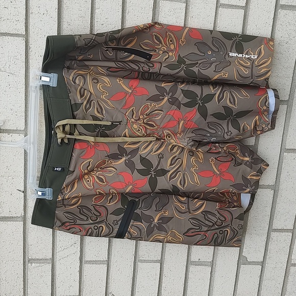 Dakins Shorts - Picture 2 of 7